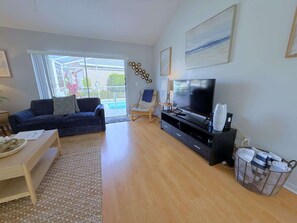 House, Multiple Beds, Pool Access, Pool View | Living area