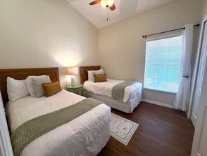 House, Multiple Beds, Pool Access, Pool View | 3 bedrooms, individually decorated, individually furnished, bed sheets - Golf Course View Villa - Private Pool (Haines City)