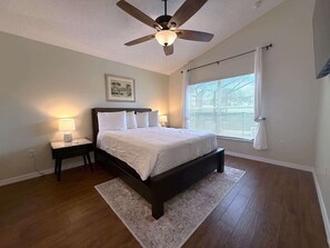 Hus, flere senger, adgang til basseng, bassengutsikt | 3 soverom, individuelt dekorert, individuelt innredet og sengetøy