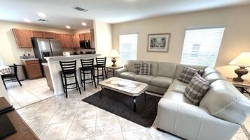 House, Multiple Beds, Pool Access, Golf View | Living area