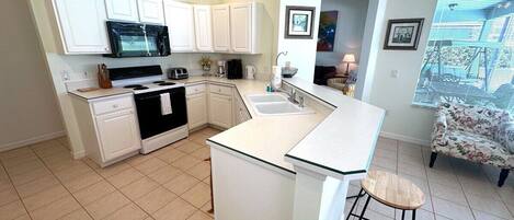 Huis, Meerdere bedden, toegang tot zwembad, uitzicht op zwembad | Privékeuken | Een koffiezetapparaat/waterkoker, een waterkoker