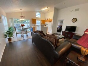 Villa, flere senger, adgang til basseng, bassengutsikt | Oppholdsområde