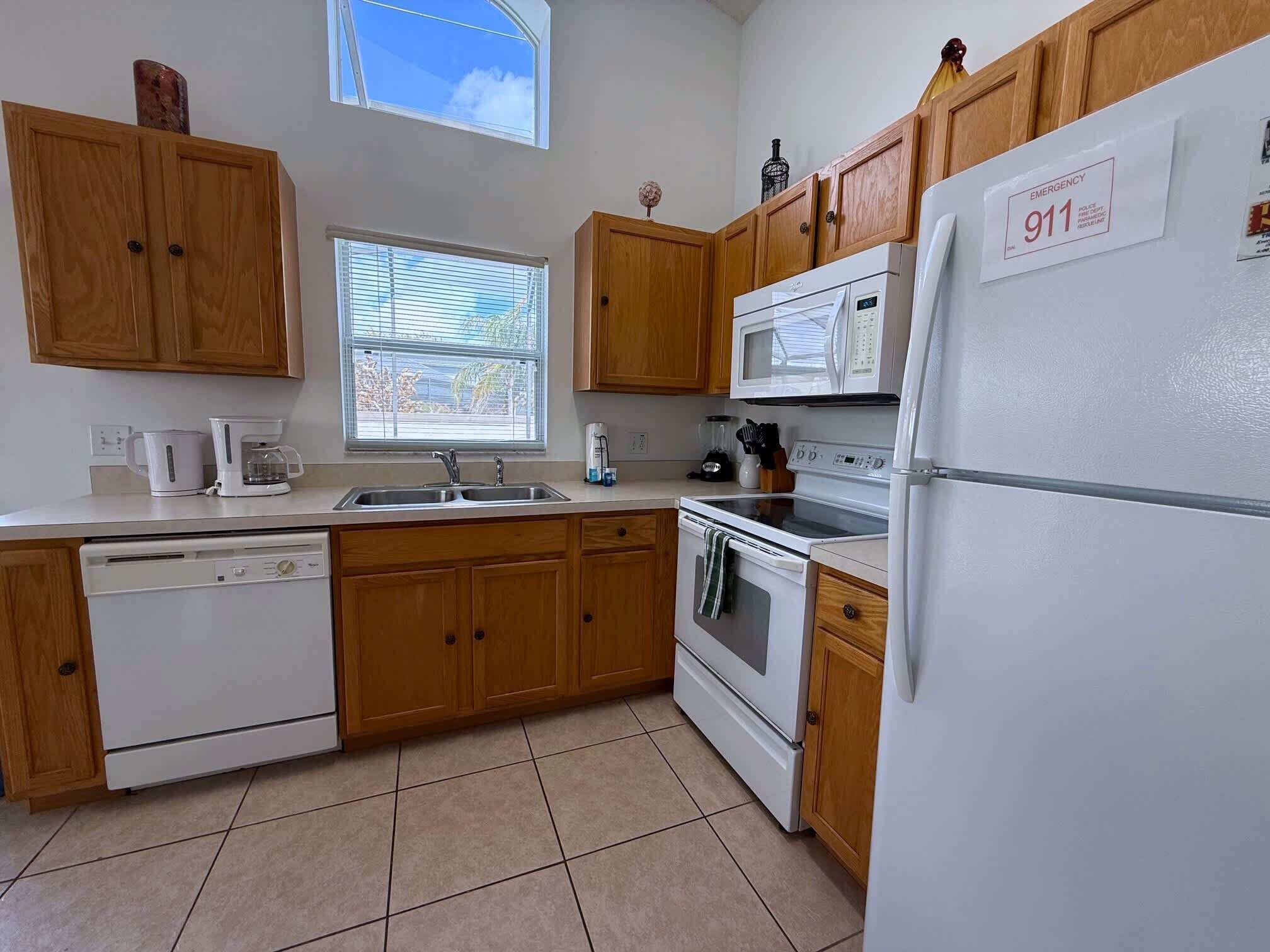 Villa, varias camas, acceso a la piscina, vistas a la piscina | Cocina privada | Cafetera o tetera