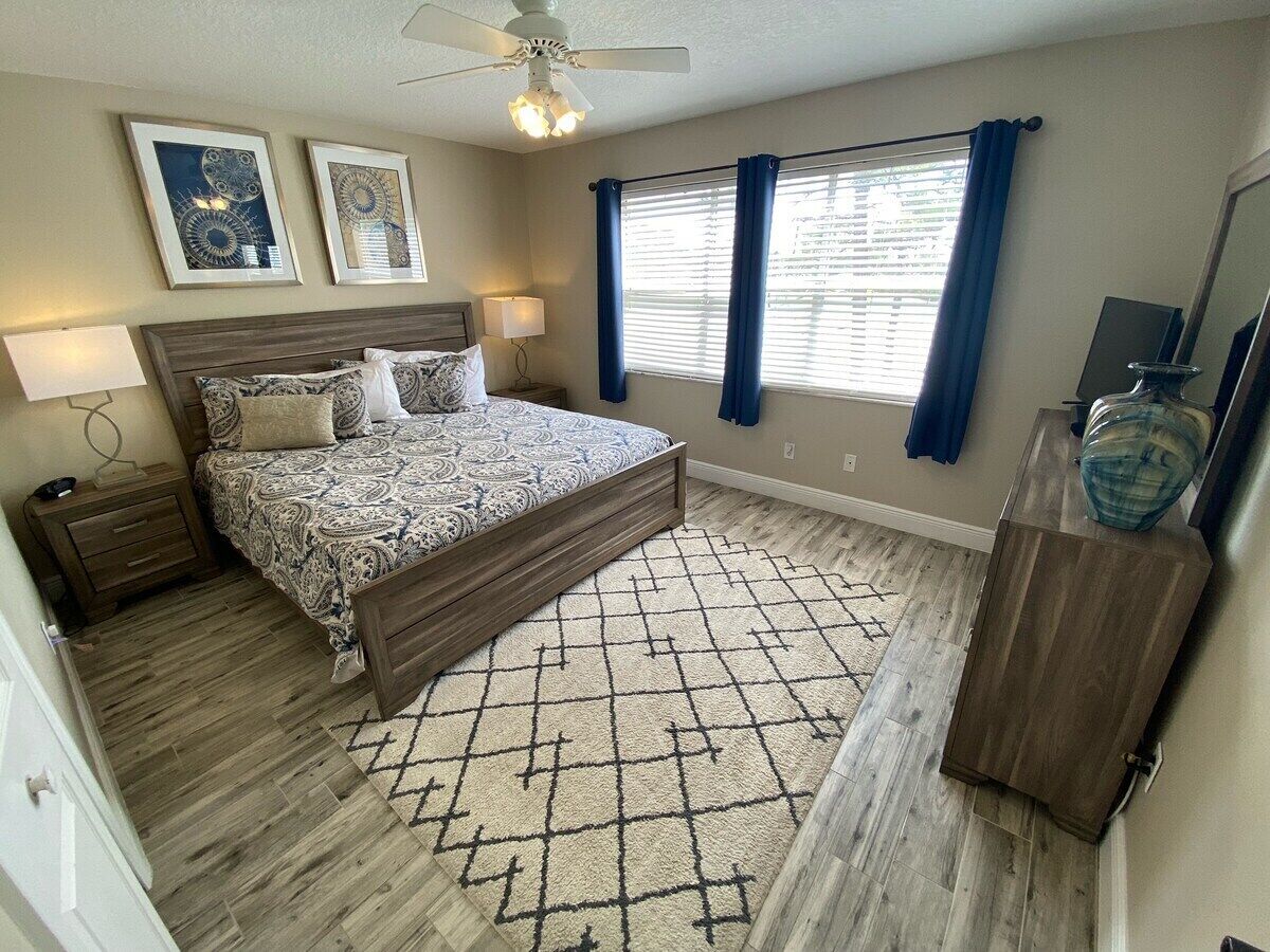 4 عدّة غرف نوم وبديكورات فريدة لكل غرفة وطرا ز فريد لكل وحدة