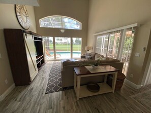 Hus - flera sängar - tillgång till pool - utsikt mot poolen | Vardagsrum