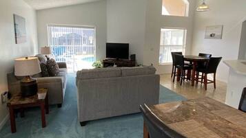 House, Multiple Beds, Pool Access, Pool View | Living area