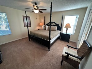 3 bedrooms, individually decorated, individually furnished - Southern Dunes Golf Front Home (Haines City)