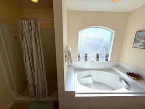 Hus, flere senger, adgang til basseng, bassengutsikt | Bad | Designertoalettartikler, håndklær og toalettpapir