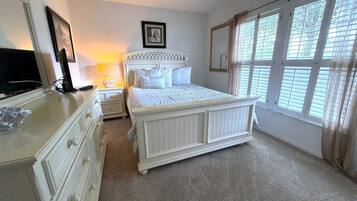 House, Multiple Beds, Pool Access, Pool View | 3 bedrooms, individually decorated, individually furnished, bed sheets