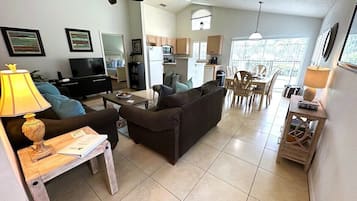 House, Multiple Beds, Pool Access, Pool View | Living area