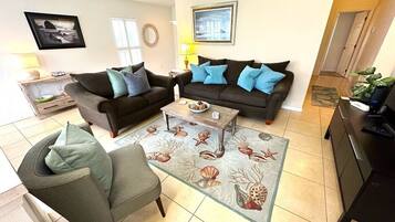 House, Multiple Beds, Pool Access, Pool View | Living area