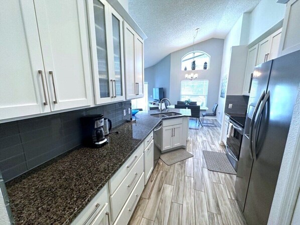 Ferienhaus, Mehrere Betten, Poolzugang, Poolblick | Eigene Küche | Wasserkocher mit Kaffee-/Teezubehör, Wasserkocher