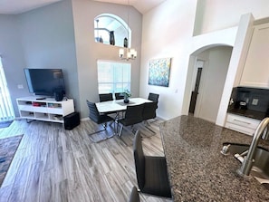House, Multiple Beds, Pool Access, Pool View | Dining