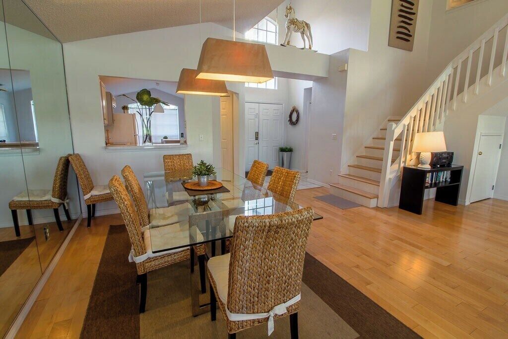 House, Multiple Beds, Pool Access, Pool View | Dining