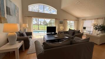 House, Multiple Beds, Pool Access, Pool View | Living area