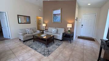 House, Multiple Beds, Kitchen, Pool View | Living area