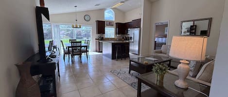 House, Multiple Beds, Kitchen, Pool View | Living area