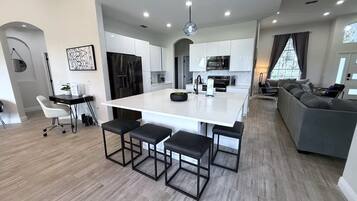 House, Multiple Beds, Pool Access, Pool View | Interior