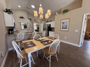 House, Multiple Beds, Pool Access, Pool View | Dining
