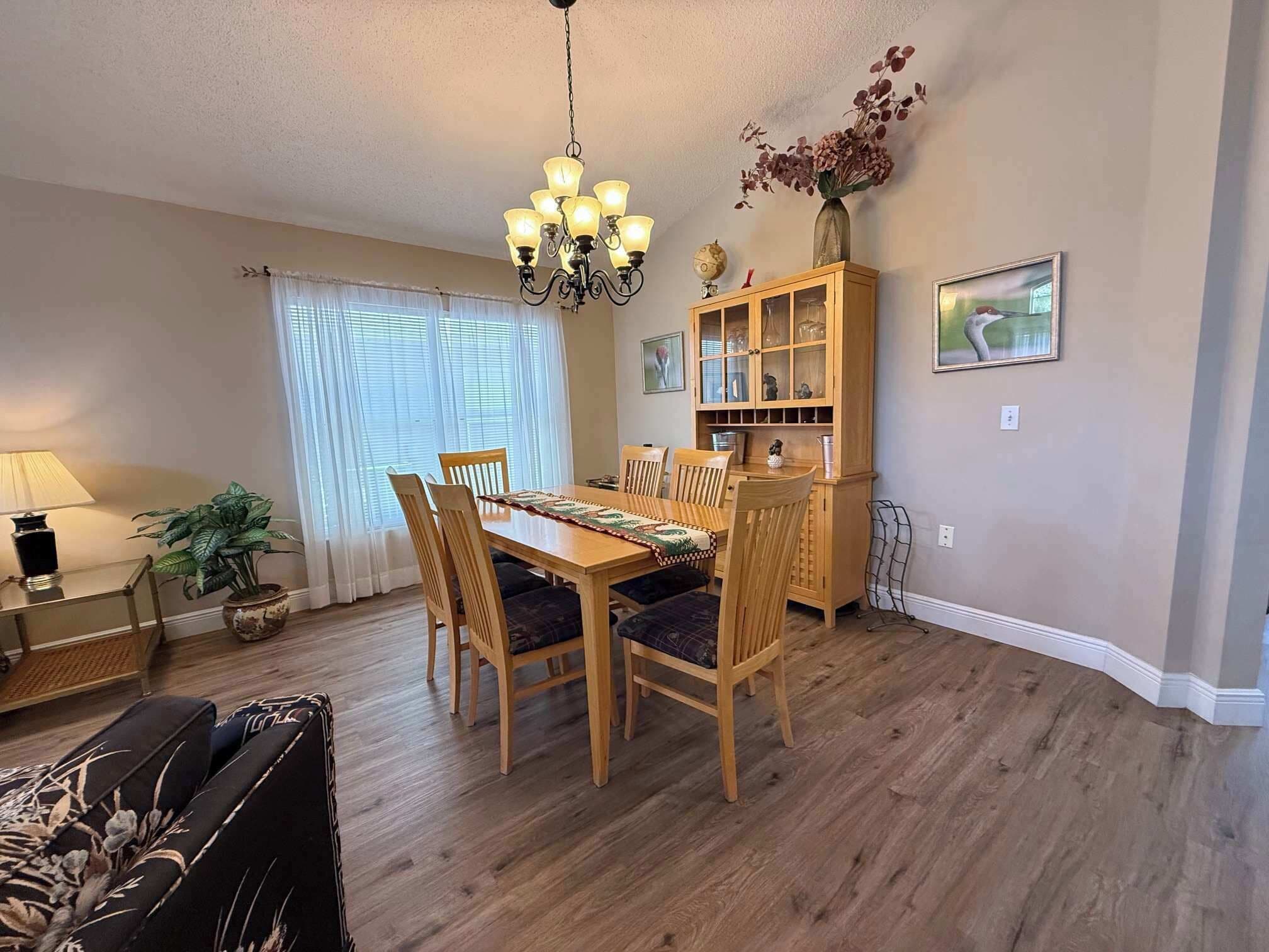 House, Multiple Beds, Pool Access, Pool View | Dining