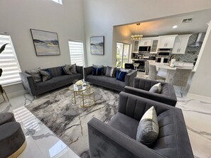 Maison, plusieurs lits, accès piscine, vue piscine | Coin séjour