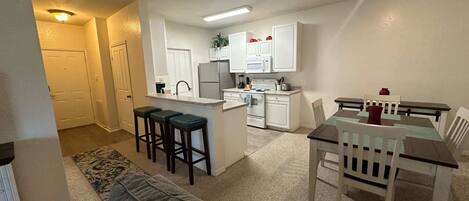 Condo, Multiple Beds, Pool Access, Golf View | Interior