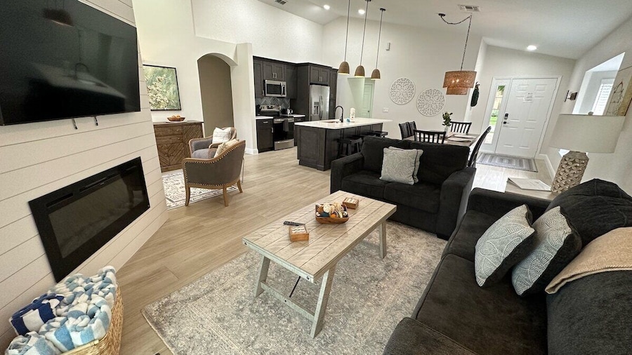 3067bal South Facing Pool & Spa - Free Pool Heat Special!!