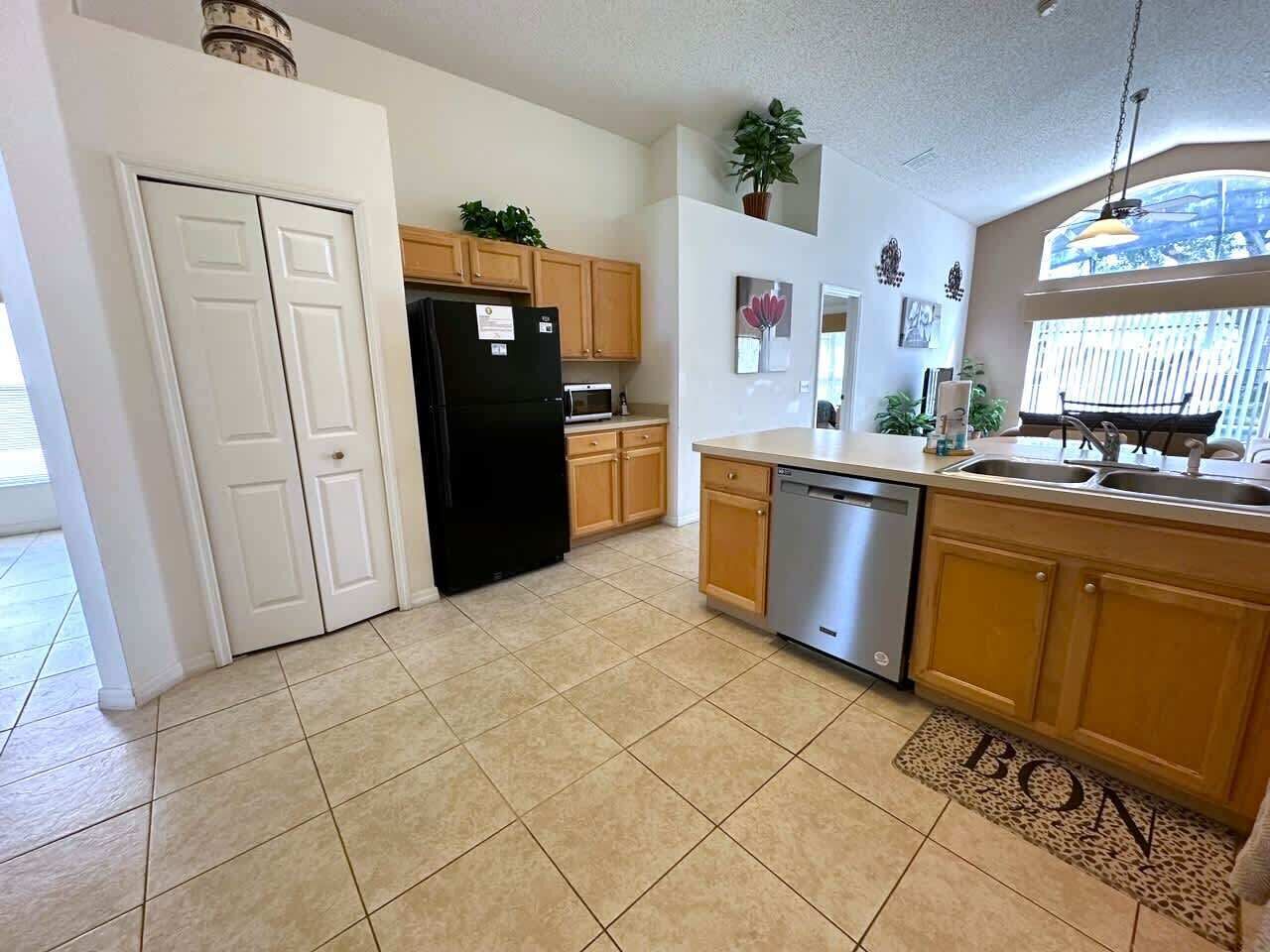 House, Multiple Beds, Pool Access, Pool View | Private kitchen | Coffee/tea maker, electric kettle