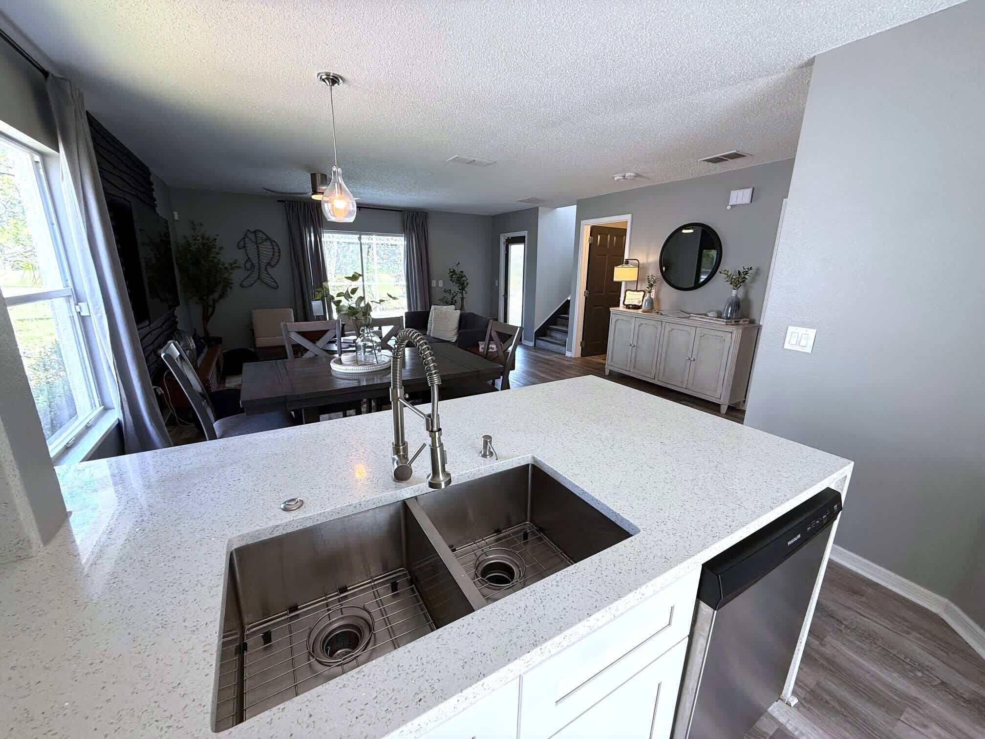 House, Multiple Beds, Pool Access, Pool View | Interior