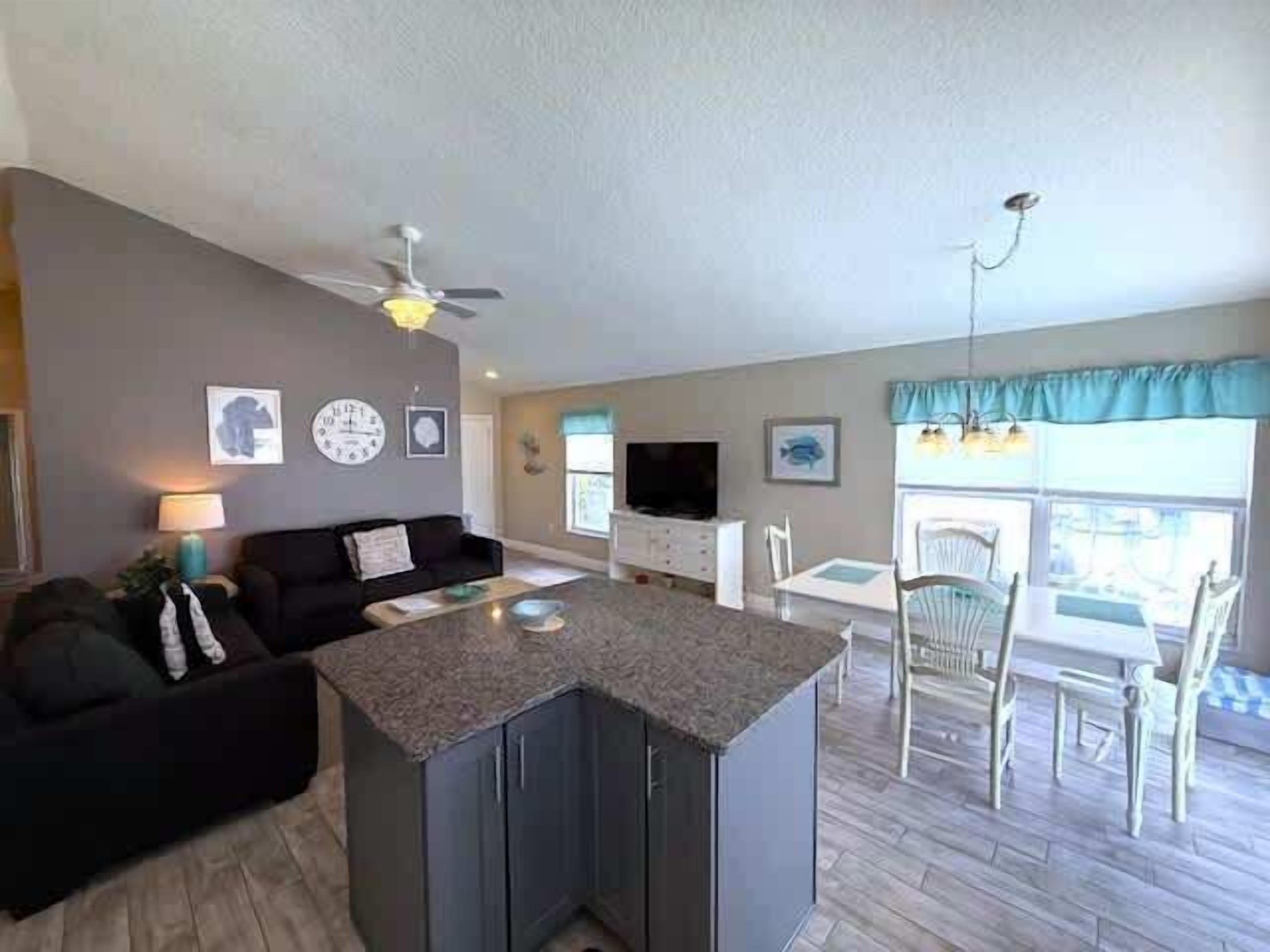 House, Multiple Beds, Pool Access, Pool View | Living area