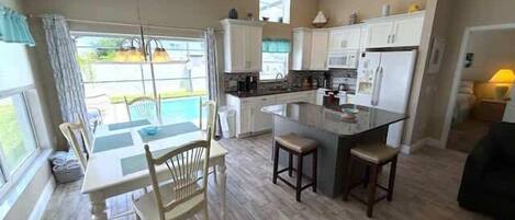 House, Multiple Beds, Pool Access, Pool View | Dining