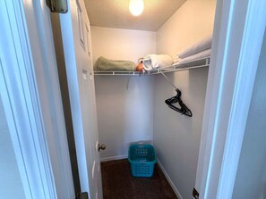 Ferienhaus, Mehrere Betten, Poolzugang, Poolblick | Innenbereich