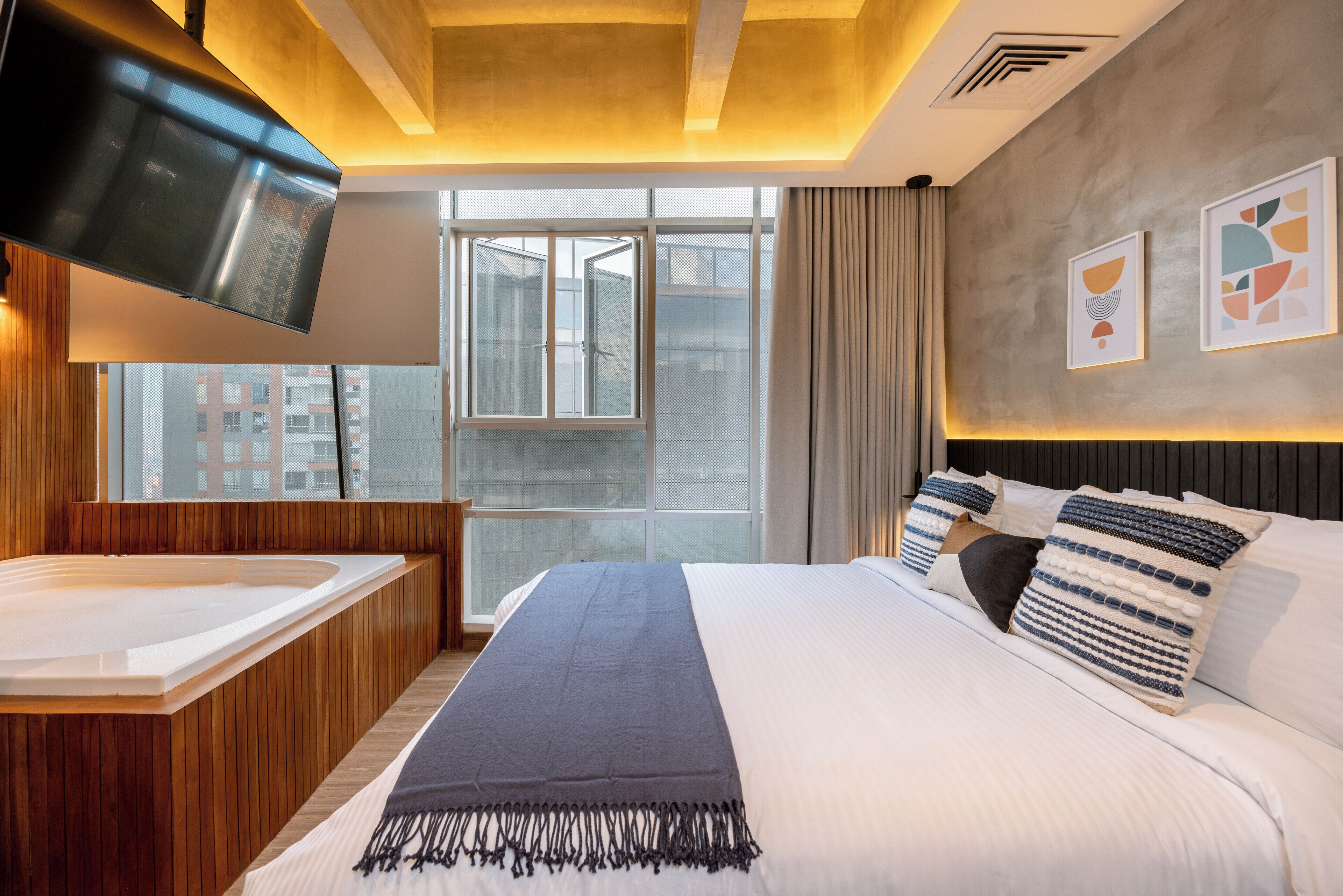 1 habitación, caja de seguridad en la habitación y escritorio 