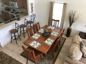 Talo, useita sänkyjä, pääsy uima-altaalle, näköala uima-altaalle | Ruokailu