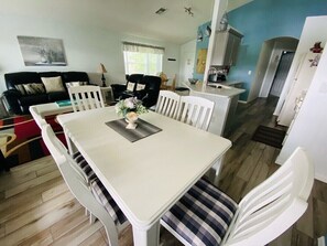 House, Multiple Beds, Pool Access, Pool View | Interior