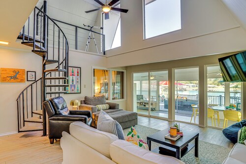 Lakefront Home w/ Private Dock in Graford!