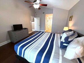 4 bedrooms, individually decorated, individually furnished, bed sheets - 7th Tee - Southern Dunes Pool Home (Haines City)