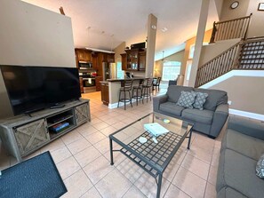 House, Multiple Beds, Pool Access, Pool View | Living area