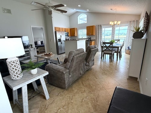 1116mcd Lake View in Southern Dunes - Free Pool Heat!!