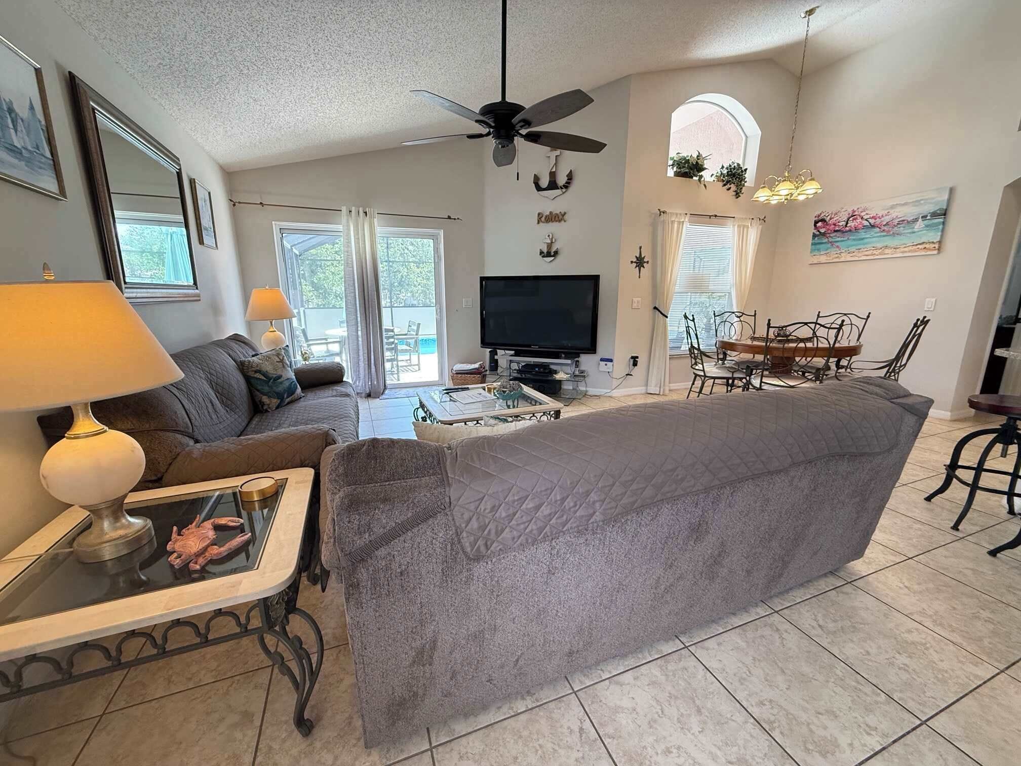 House, Multiple Beds, Pool Access, Pool View | Living area