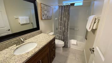 House, Multiple Beds, Pool Access, Pool View | Bathroom | Designer toiletries, towels, toilet paper