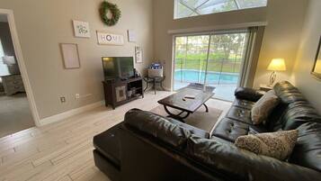 House, Multiple Beds, Pool Access, Pool View | Living area