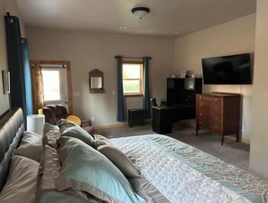 3 chambres, bureau, fer et planche Ă repasser, lit parapluie