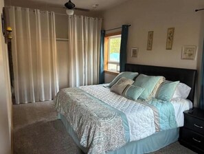 3 bedrooms, desk, iron/ironing board, travel cot