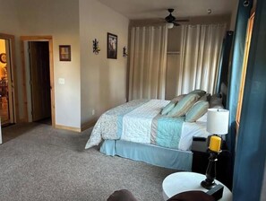 3 bedrooms, desk, iron/ironing board, travel cot