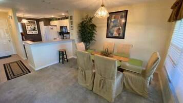 Townhome, Multiple Beds, Pool Access, Golf View | Interior