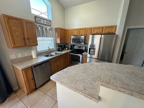 ハウス ベッド (複数台) ラナイ プールビュー | 専用キッチン | コーヒー / ティーメーカー