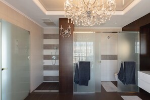 Hair dryer, bidet, towels, soap - Luxurious Penthouse for Rent Bucharest - Marque De Lago (București)