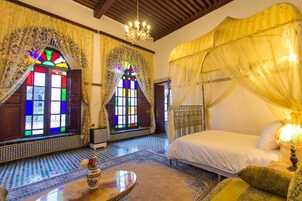Quartos à prova de som, Wi-Fi de cortesia, roupa de cama