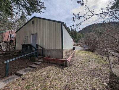 Lookout Ski Shack w/ Hot Tub


